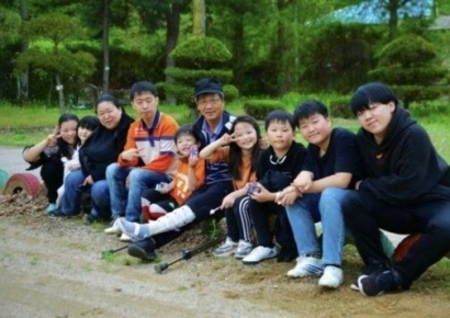 "화장실 못 가서 난리였는데…" 방 2칸에 살던 9남매, 새 집 생겼다