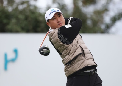 조우영, 4타 차 뒤집기…‘프로 신분 첫 우승’