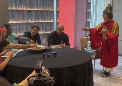 "비빔밥 좋아한다"던 앙리…'비빔 대왕' 지휘 맞춰 비빔밥 비벼