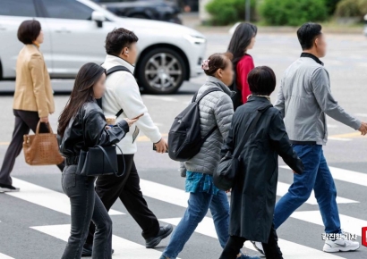 비정규직 임금 200만원 돌파…정규직과의 격차는 '역대 최대'