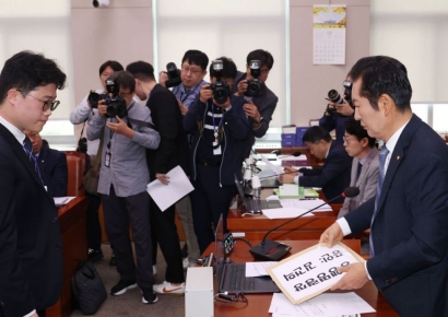 법사위, 김건희 동행명령장 발부…명태균 의혹 폭로 '강혜경' 출석