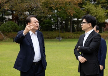 尹, 韓 요구에 "인적쇄신은 내가…김건희 여사 동행명령장 발부 유감"