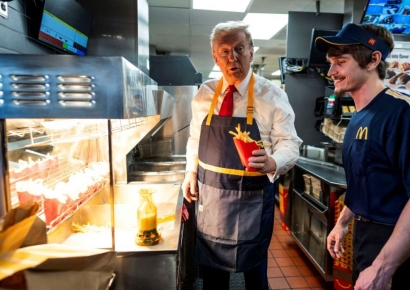 트럼프 깜짝방문 후 진땀빼는 맥도날드…"정치적 중립" 강조 