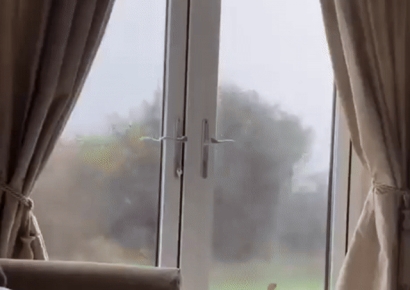 "지구 종말인가" 재난 영화 같은 창밖 상황…폭풍 강타에 난리난 英