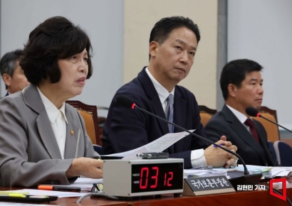 [포토] 국감 답변하는 강정애 장관