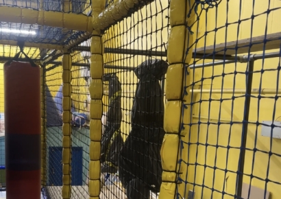 사람 모양 검은 봉투 뭐지?…키즈카페 놀러간 가족들 '경악'