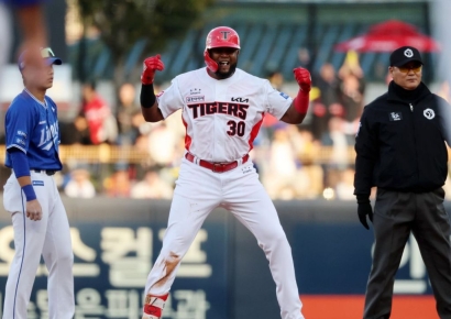 42시간 만에 재개된 한국시리즈 1차전…KIA 5-1 역전승