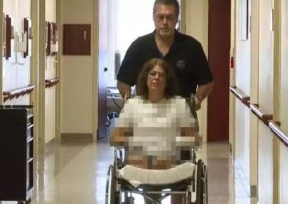 반려견이 상처 핥은 후 팔·다리 절단…온몸 파고든 '이것' 때문