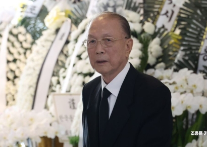 [포토] 조문 마치고 나오는 김기춘 전 대통령비서실장