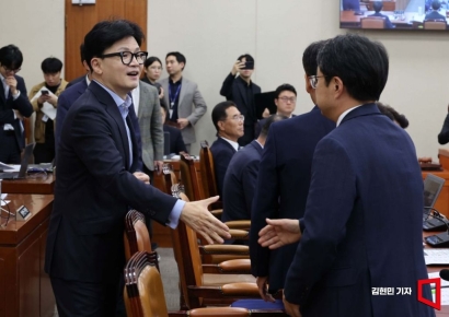 [포토] 국감장 격려 방문한 한동훈 대표