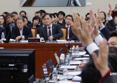 [포토] 과방위,'욕설논란' 김태규 방통위 직대 국회 모욕죄로 고발의결