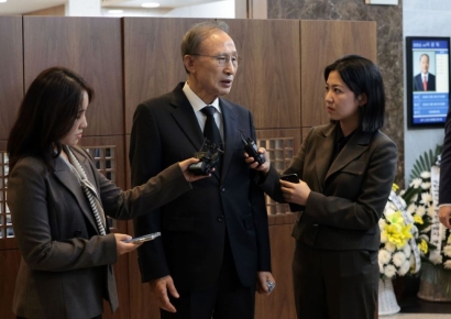 정진석, 故이상득 전 국회부의장 조문…MB "하나 돼 대통령 도와야"  