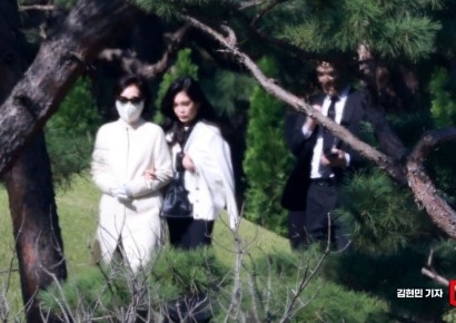 [포토] '이건희 4주기' 추도식 참석하는 홍라희-이부진