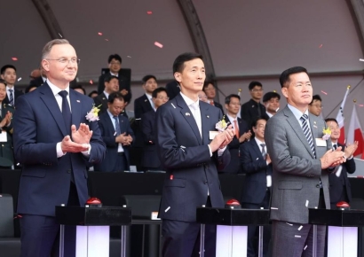 폴란드 대통령, 한화에어로 방문…김동관 "평화·안보 위해 함께 노력"