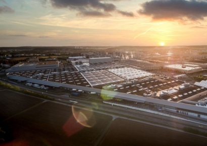 [르포]기름때·소음 없는 생산공장…기술 집약된 벤츠 '팩토리56'