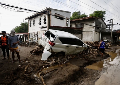 베트남, 열대폭풍 트라미 상륙에 긴급 대응…주요 공항 운항 중단
