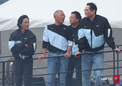 [포토] 대화하는 이재용 회장과 정의선 회장