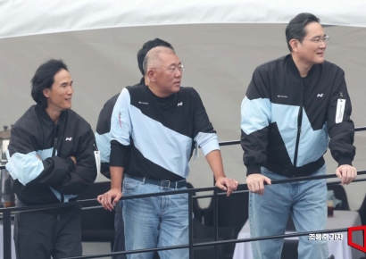 [포토] 레이싱카 시범 지켜보는 정의선, 이재용 회장