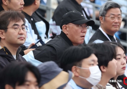 [포토] 고성능 레이싱카 시범 즐기는 정의선 회장