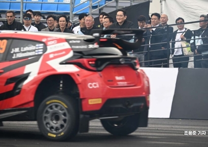 [포토] 연습장면 지켜보는 정의선, 이재용 회장