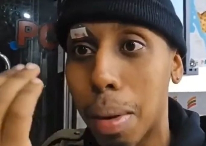 소녀상 앞에서 상의 벗고 외설적인 춤춘 유튜버, 지나가던 시민에게 폭행당해