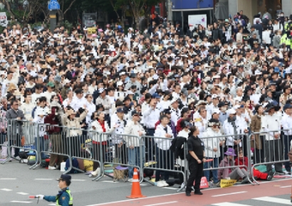'차별금지법 반대' 광화문 집회…소음 폭탄에 시민들 '불만'