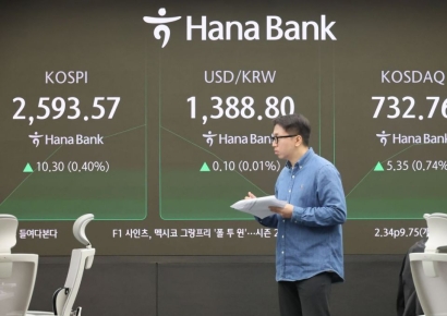 환율 넉 달만에 최고…이창용 "금리결정에 새 고려요인"