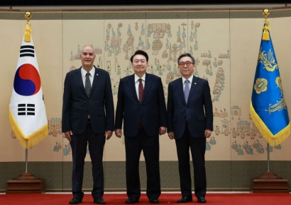 尹대통령, 교황청·파라과이 등 13개국 주한대사 신임장 제정