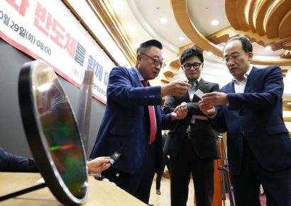 與 초선 의원들, AI·반도체 공부모임…갈등 중인 한동훈·추경호도 참석