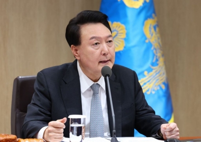 尹 "가장 시급한 과제는 의료개혁…실손보험 개선안 연내 마련해야" 