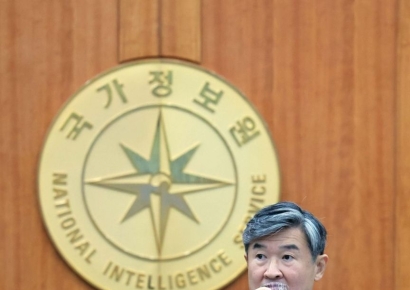 [포토] 물 마시는 조태용 국정원장