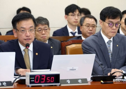 [포토] 최상목, 주택기금 활용에 "청약저축 돈 쓰는거 아냐"