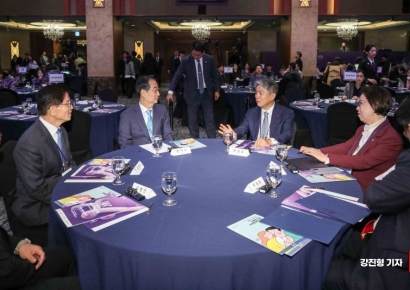 [포토] 의견 나누는 현상순 회장-한덕수 국무총리