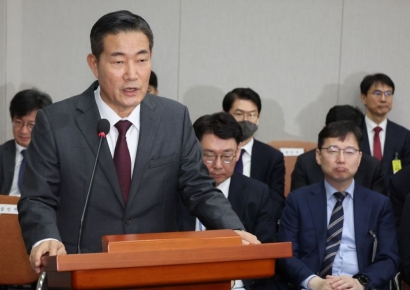 '尹측 증인' 신원식 "'비상조치' 언급한 안가 모임, 계엄 당일 모두 반대"