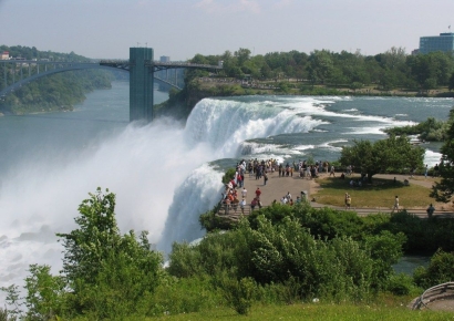 생후 5개월·9세 자녀와 나이아가라 폭포서 투신한 美 여성