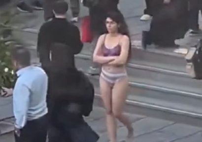 속옷만 입고 대학 활보한 20대 여성…‘히잡 의무’ 이란서 무슨일