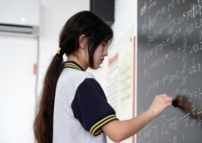 수학으로 명문대생 제친 中 17세 직업고 소녀…알고보니 '대리시험'?
