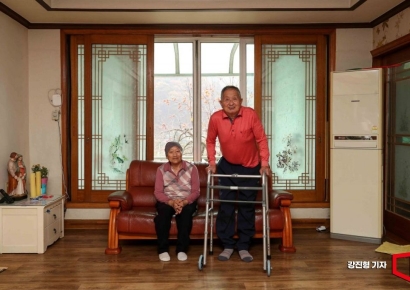 "침대서 꼼짝 못했는디, 이제 하루 600걸음씩 걸어유" [내 집을 시니어하우스로]