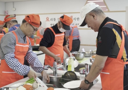 [르포]“요리 배우고, 운동하고…사람들과 어울리니 좋아요”[어르신 마음이음]