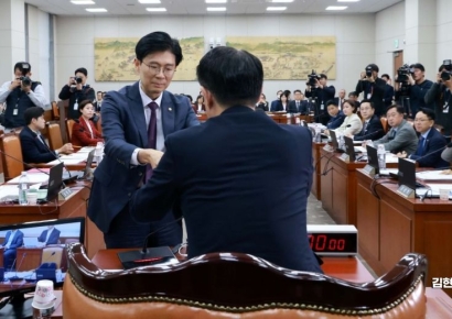 [포토] 안건조정위원회 구성 요구하는 조정훈 여당 간사