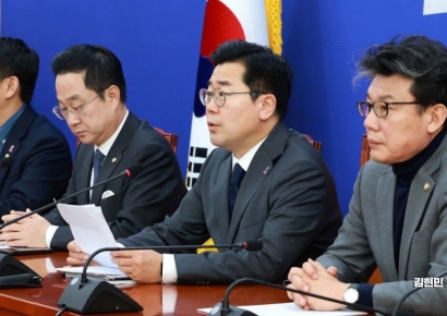 [포토] 박찬대 "트럼프 당선에 우크라 전쟁 새국면…무기지원 중단해야"