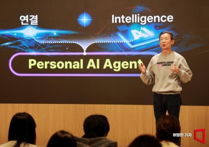 [포토] LG유플러스 AX컴퍼니 성장계획 발표하는 황현식 대표