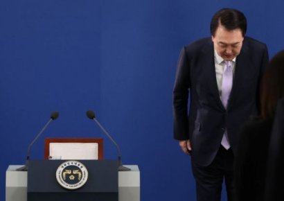 尹, 고개 숙였지만…모든 의혹엔 고개 저었다(종합)