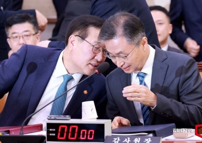 [포토] 대화하는 법무장관과 감사원장