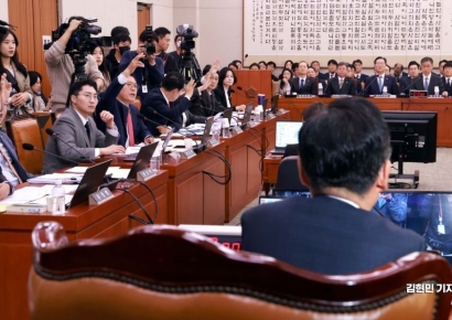 '김건희 특검법' 법사위 통과…與 불참 속 의결