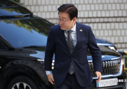 [포토] 법정으로 향하는 이재명 대표