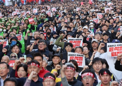 경찰, '윤석열 퇴진' 집회서 10명 체포…공무집행방해 혐의