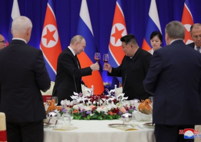 "전쟁 나면 서로 즉각 군사지원"…푸틴, 러·북 조약 서명