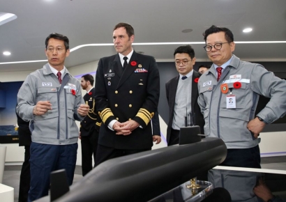 캐나다 해군총장, 한화오션 거제사업장 방문…잠수함 사업 논의