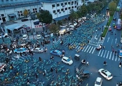 한밤중 50km 도로 뒤덮은 자전거떼에…대학생들 '외출 금지' 시킨 中 당국